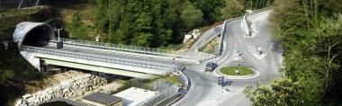 La rotonda a Miseglia fuori dalla galleria della strada dei marmi 