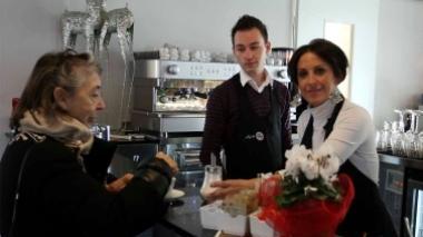 Iniziativa anti-crisi di un bar caffè gratis dalle 6 alle 9