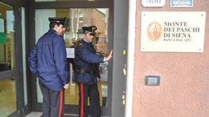 Fallisce la rapina in banca in viale Adua