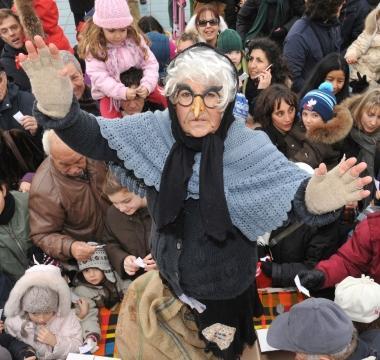 La befana sar&agrave; protagonista della festa Consap al Twiga       