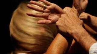 Si pente il marito della donna in coma dopo una lite