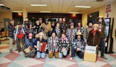 Il gruppo della Befana di Riparbella allospedale di Cecina 