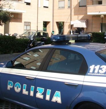 Una volante della polizia 
