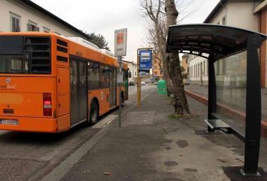 La fermata dellautobus dove &egrave; stata aggredita la ragazza 