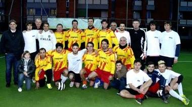 <b>FINALISTI.</b> Foto di gruppo prima del fischio d’inizio