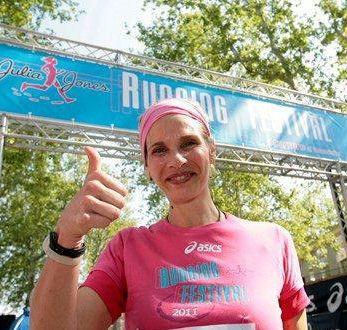 La scrittrice maratoneta Julia Jones    