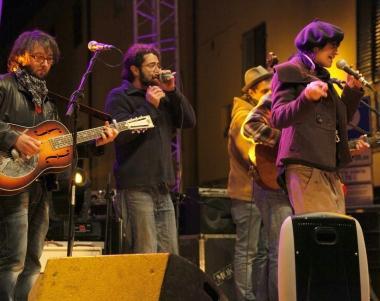I Betta Blues Society sul palco a San Silvestro. Nella foto a destra, Bruno Casini 