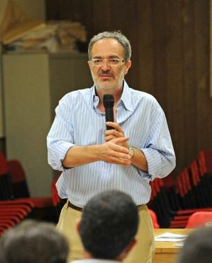 Luca Gaggioli e a destra un tratto di via Montalbano
