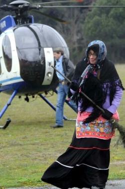 La Befana scende dal cielo. Per i bambini la possibilit&agrave; di fare un viaggio in aereo gratis grazie allAero club di Marina di Massa  