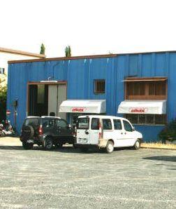 A fianco uno scorcio dellex fabbrica di scale alle Morelline allasta In totale sono 16 i lotti previsti tra gennaio e febbraio in tribunale 