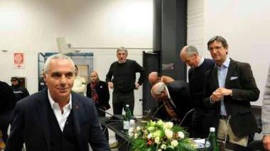 Il prefetto Gabrielli durante la conferenza stampa e la platea della Marmoteca