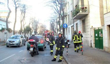 Vento forte in città, maxi-lavoro dei pompieri