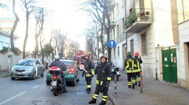 Vento forte in città, maxi-lavoro dei pompieri