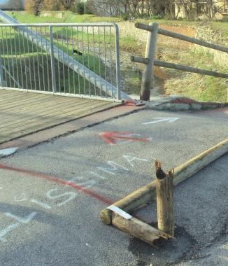 Danneggiata la pista ciclabile