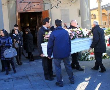Larrivo della salma in chiesa   