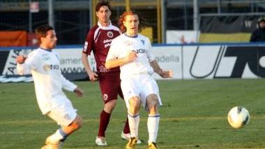 Roberto Guitto e capitan Lorenzo Stovini in azione nel corso della partita persa in casa del Cittadella