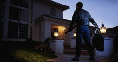 <b>COLPO A MONTEMAGNO.</b> I ladri hanno preso a ombrellate il proprietario 