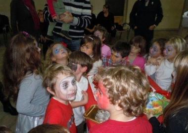I bimbi della scuola Giromini di Carrara in lizza con il loro originale presepe              