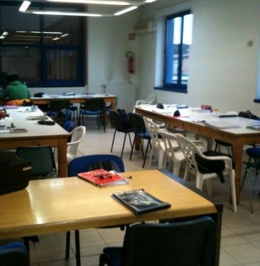 Laula studio del Marco Polo dove i posti disponibili vengono prenotati per tempo dagli studenti, in tanti costretti a tornare a casa 