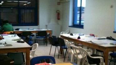 L’aula studio del Marco Polo dove i posti disponibili vengono prenotati per tempo dagli studenti, in tanti costretti a tornare a casa