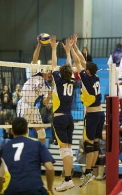 Unazione della squadra di volley del Cus Pisa 