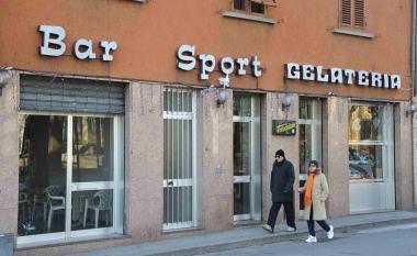 A destra lingresso dello storico bar montalese che chiude domani dopo 80 anni di attivit&agrave;   