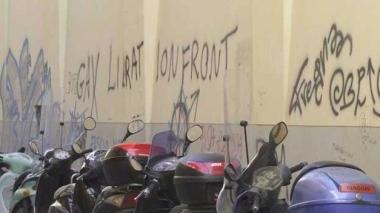 Scritte sui muri in una strada del centro