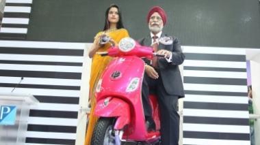 Svelata la Vespa col "Sari", da marzo prodotta in India