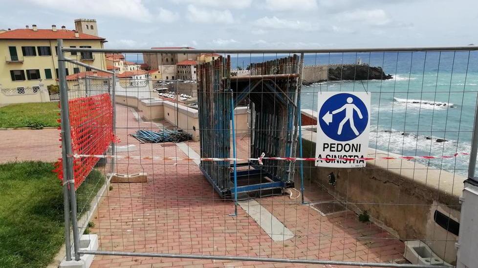 Trenta giorni per riaprire la scala in piazza Manzoni