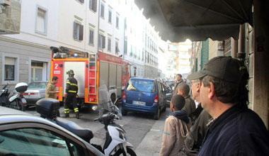 Incendio in un condominioEsplode una bombola, 2 ustionati