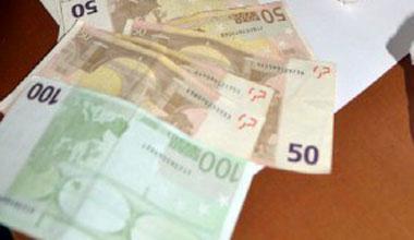 Pensionato trova 400 euro e li consegna alla polizia