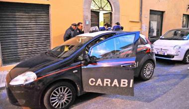 Lite a colpi di machete in pieno centro, due feriti