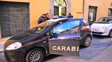 Lite a colpi di machete in pieno centro, due feriti
