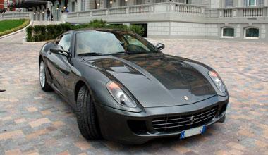 Ai pistoiesi piace l'auto di lusso