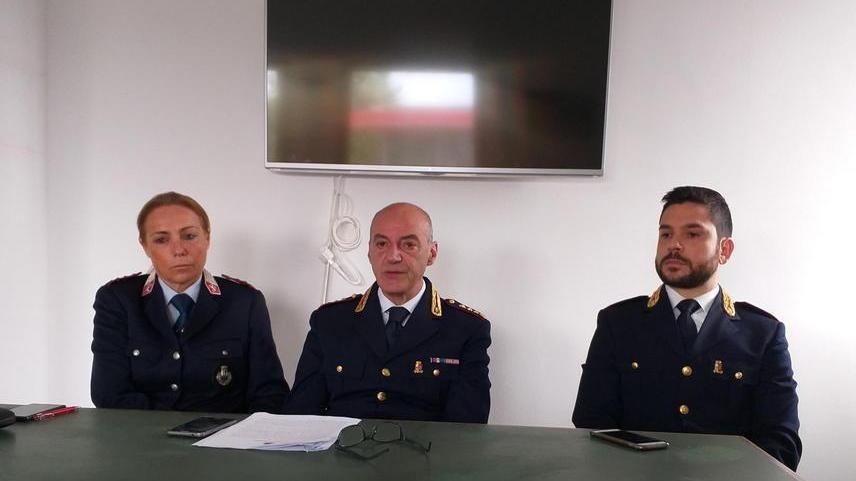 Controlli della polizia in hotel, case e bagni: tre denunce per l’affitto ai clandestini