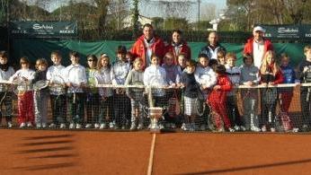 <b>PICCOLE RACCHETTE CRESCONO.</b> Alcuni dei giovani tennisti che hanno preso parte al torneo