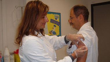 Arriva l'influenza, più colpiti gli anziani Il picco a fine mese