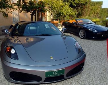 Auto di lusso in una foto di archivio 