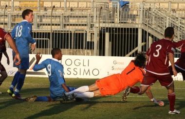  Il gol di Silva Reis dà la carica ai biancazzurri che credono nella rimonta anche perchè ...