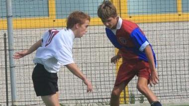 <b>DRIBBLING </b>Un’azione di gioco protagonisti gli Allievi della squadra Antignano Banditella