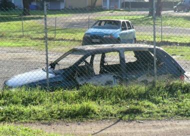 <b>A FUOCO.</b> La Clio distrutta dalle fiamme in via Apuania 