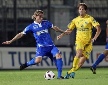 Nelle foto in alto, da sinistra, Davide Bottone in azione in una gara giocata contro lEmpoli, Marco Gallozzi con la maglia del Padova e Eder dopo il gol segnato ieri a Udine; qui sopra Roberto Soriano in azzurro 