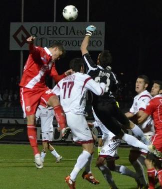 <b>IN CAMPO</b> A sinistra Caridi-gol, qui sotto Tabarini, a destra Ronaldo 