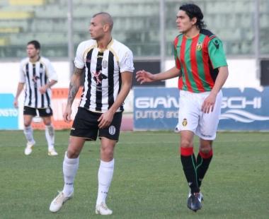 <b>MARCATO STRETTO.</b> Zaza controllato da un difensore della Ternana 