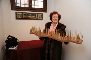 Vania Partilora qui con un pezzo esposto durante lultima rassegna Augurissimi   
