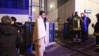 <b>NOTTE DI PAURA.</b> Il pakistano Sharif Muhammad che abitava nella casa da dove è nato l’incendio