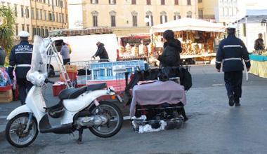 Il comune dimentica l'ordinanza: ambulanti cacciati