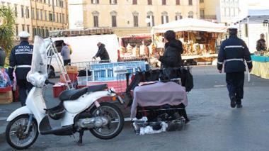 Il comune dimentica l'ordinanza: ambulanti cacciati