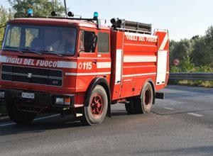 A fuoco azienda di pellami, evacuato il personale