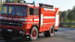 A fuoco azienda di pellami, evacuato il personale